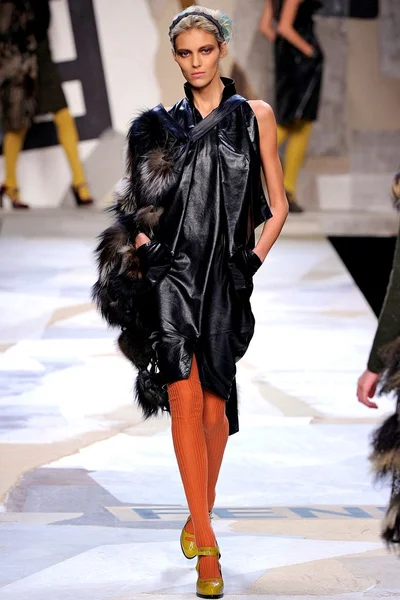 Look 13